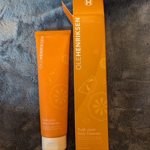 OLEHENRIKSEN Truth Juice Daily Cleanser 5 fl.oz. 150mL - Picture 10 of 14
